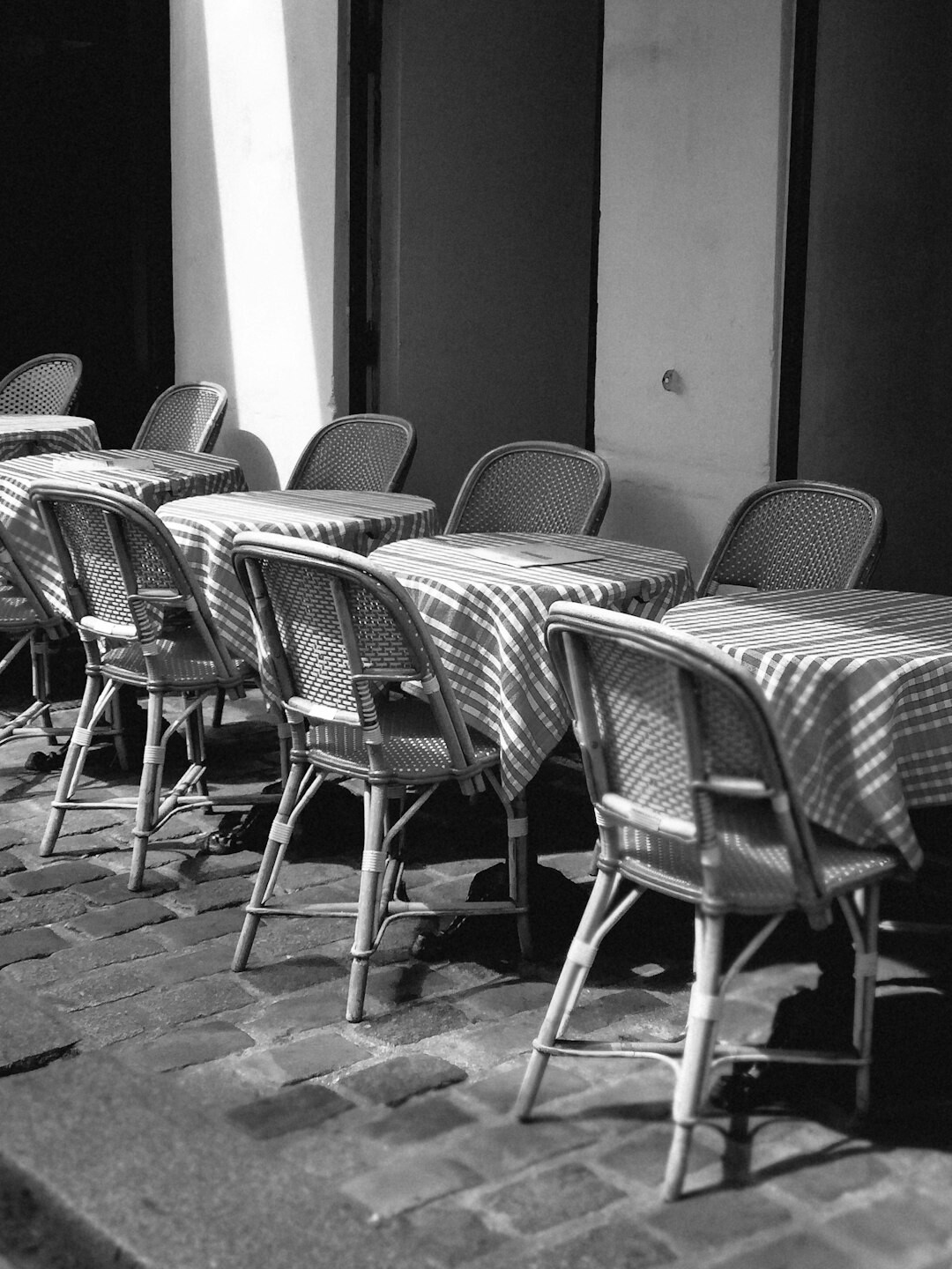 paris street cafe